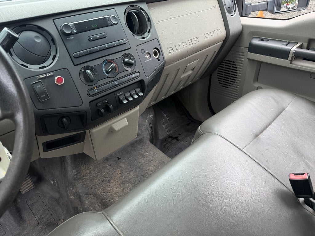 2009 Ford Super Duty F-350 DRW XL