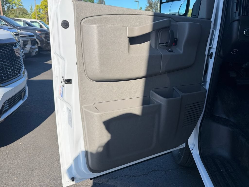 2026 Chevrolet Express Cutaway 3500 1WT