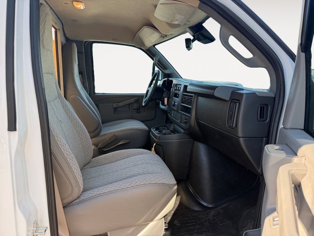2026 Chevrolet Express Cutaway 3500 1WT