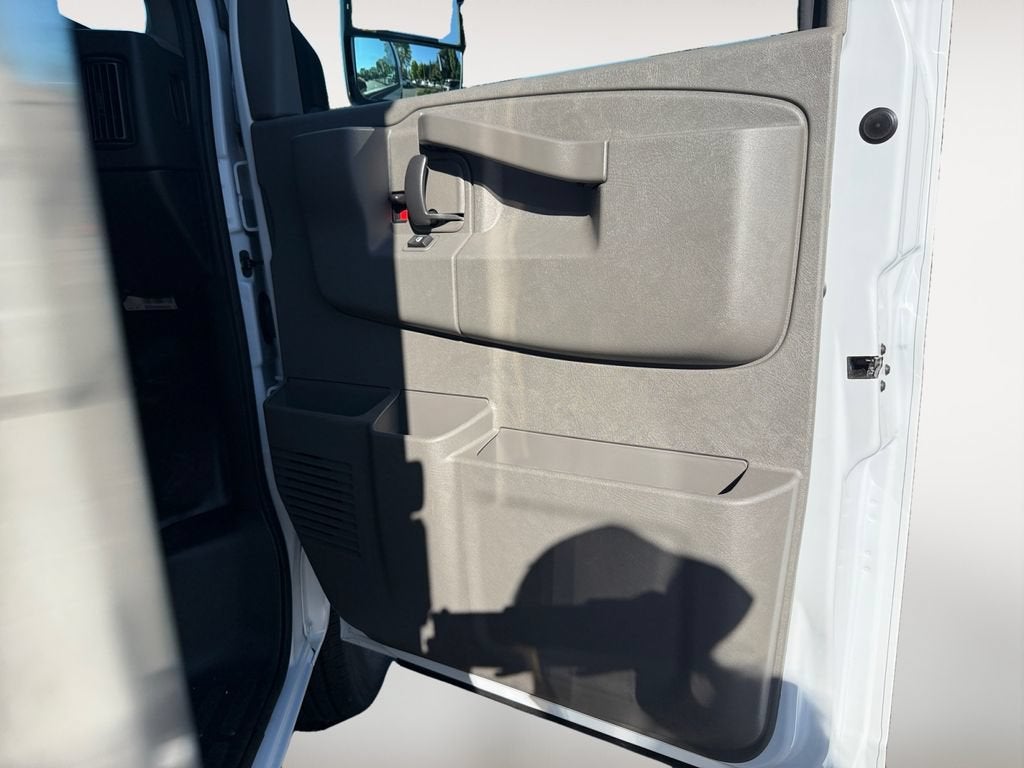 2026 Chevrolet Express Cutaway 3500 1WT