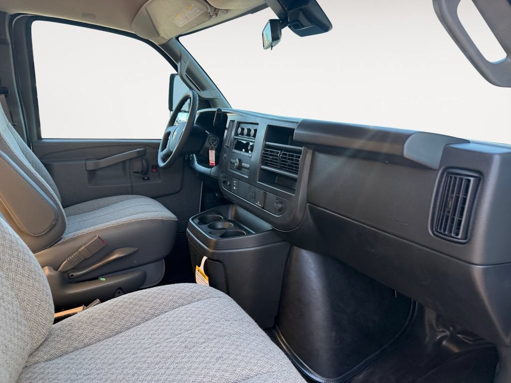 2026 Chevrolet Express Cutaway 3500 1WT