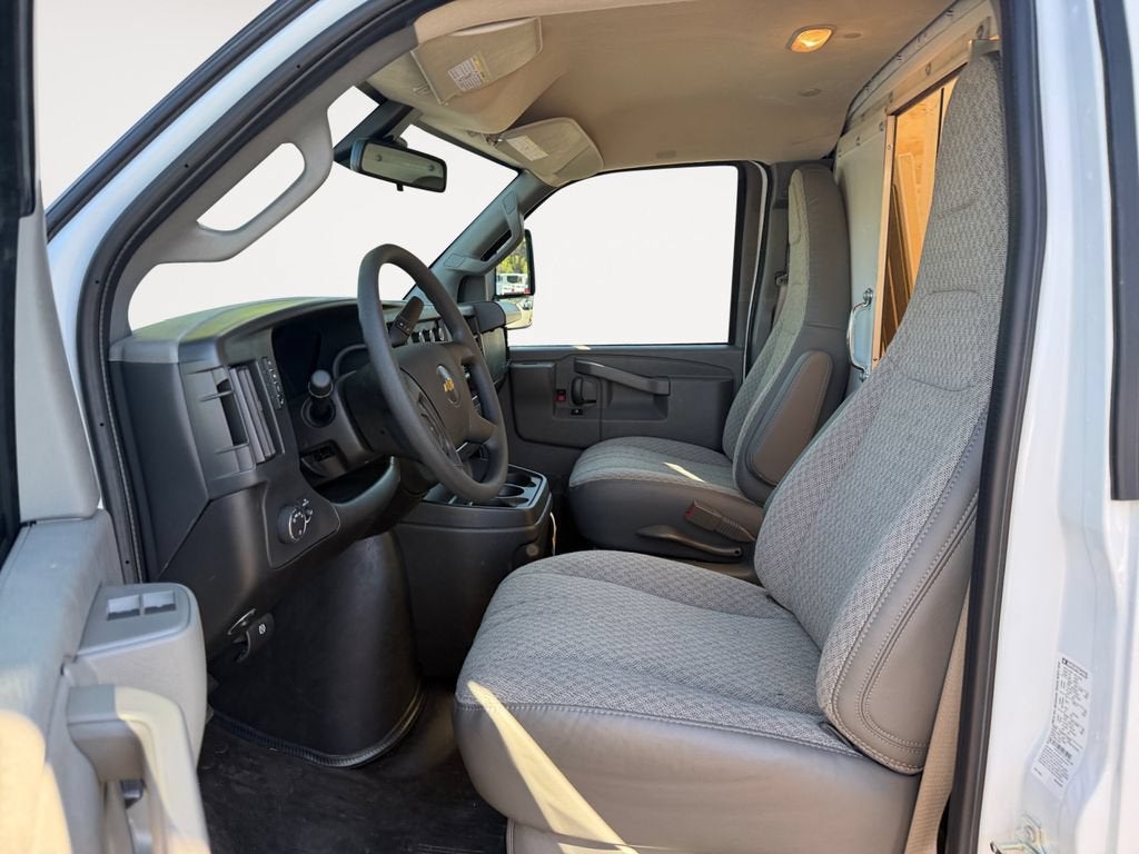2026 Chevrolet Express Cutaway 3500 1WT