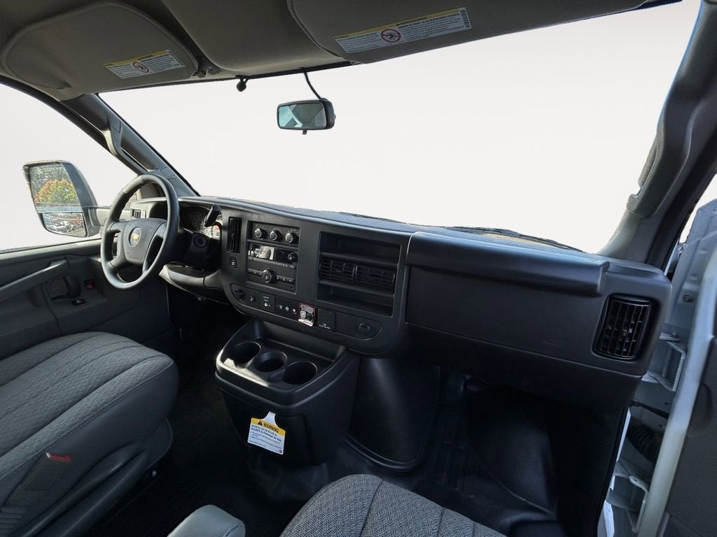 2025 Chevrolet Express Cutaway 3500 1WT