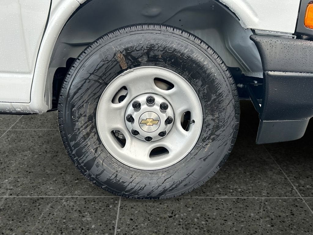 2025 Chevrolet Express Cargo WT