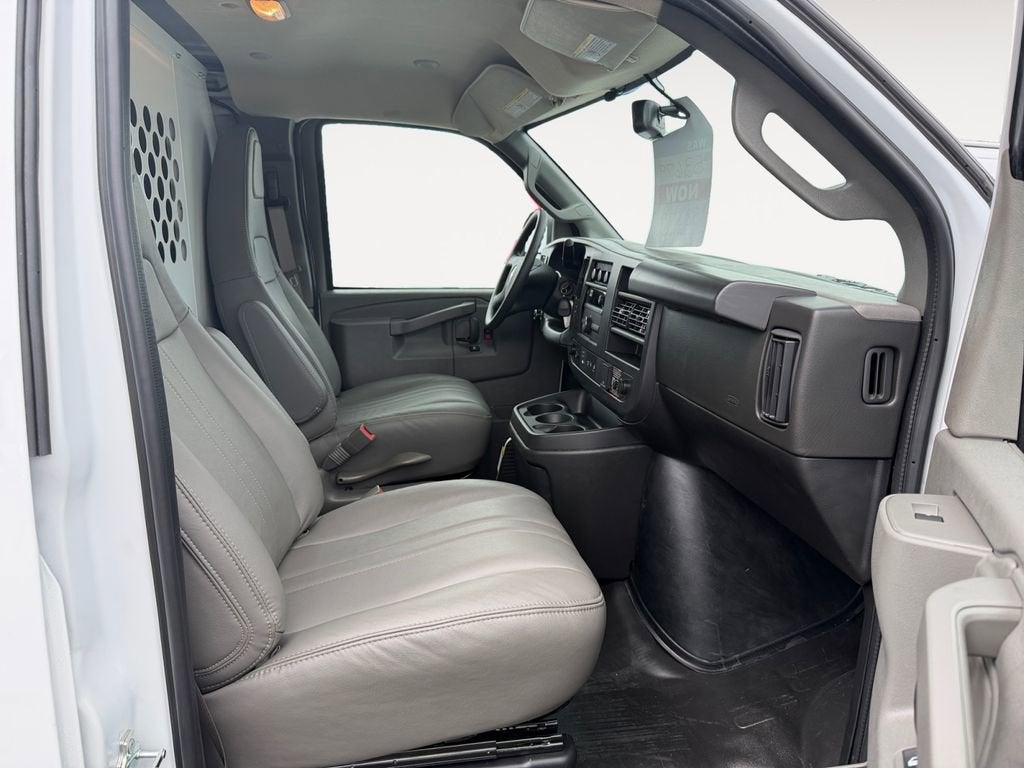 2025 Chevrolet Express Cargo WT