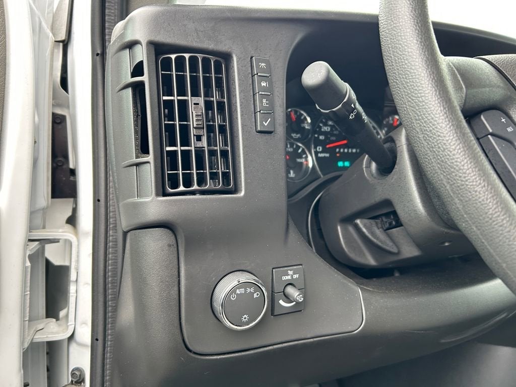 2025 Chevrolet Express Cutaway 3500 1WT