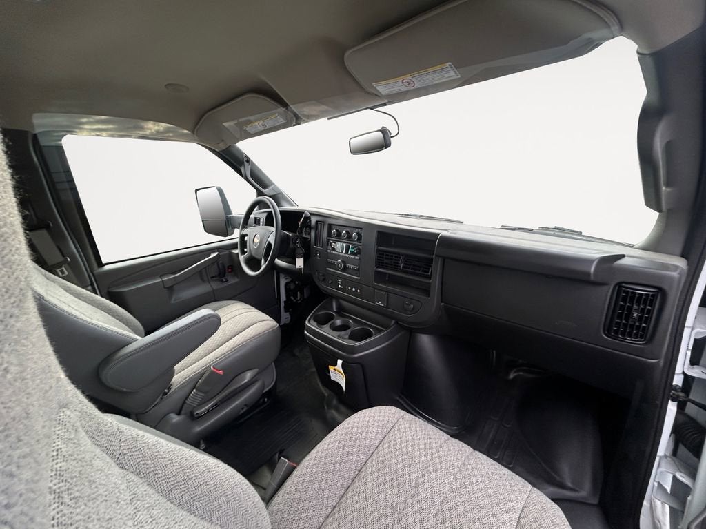 2025 Chevrolet Express Cutaway 3500 1WT