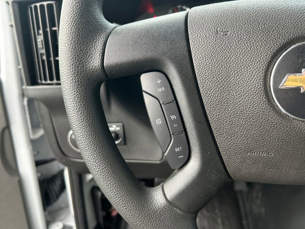 2025 Chevrolet Express Cutaway 3500 1WT