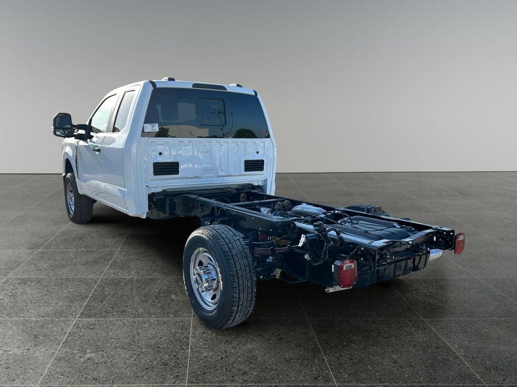 2025 Ford F-350SD Chassis XL