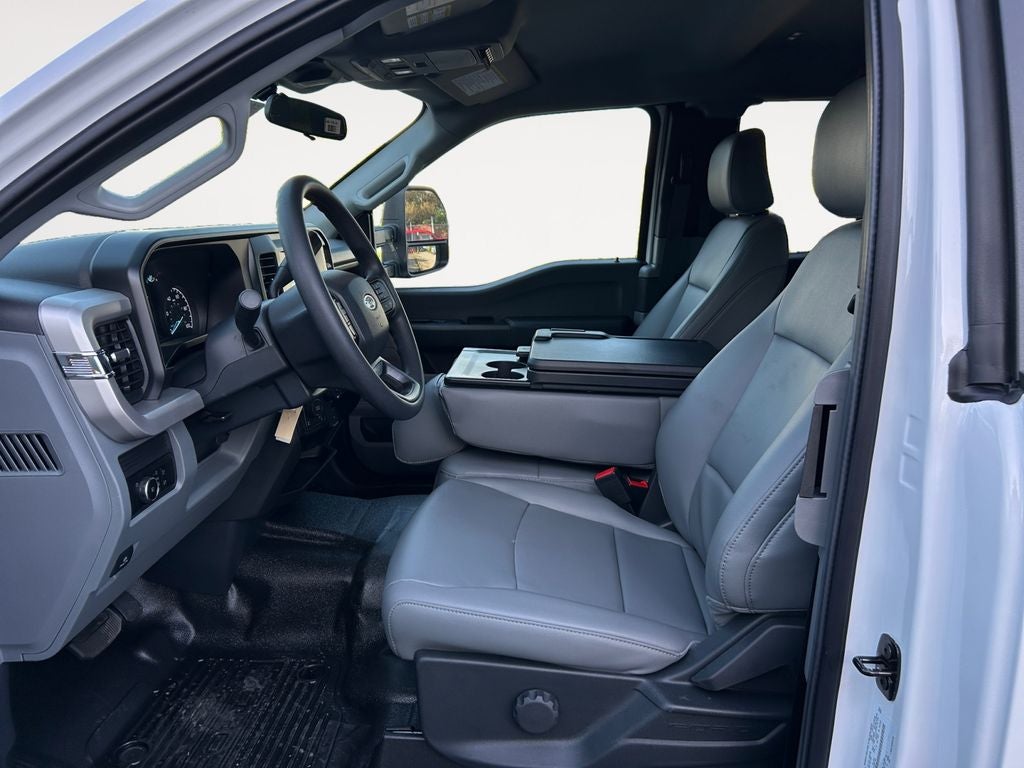 2025 Ford F-350SD Chassis XL
