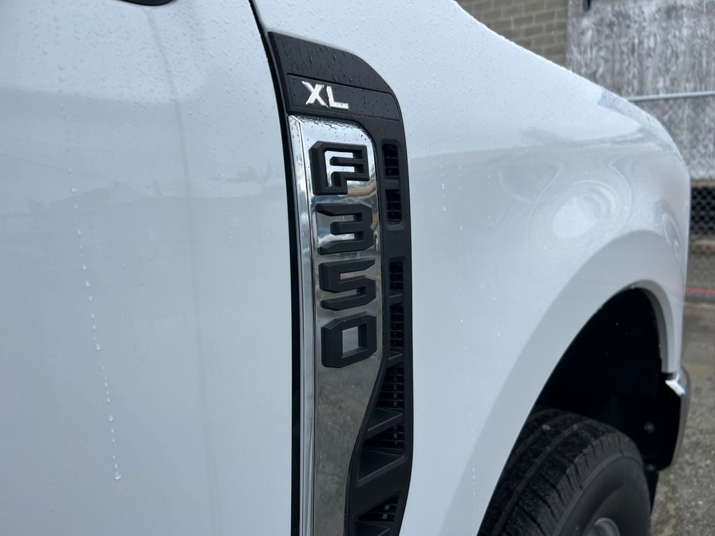 2025 Ford F-350SD Chassis XL DRW