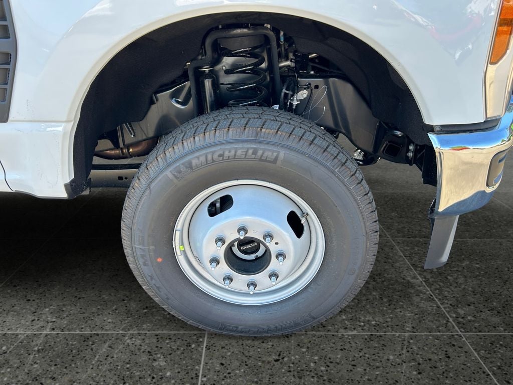 2025 Ford F-350SD Chassis XL DRW