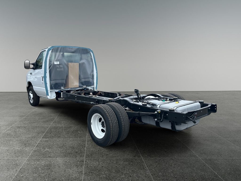 2027 Ford E-450SD Base