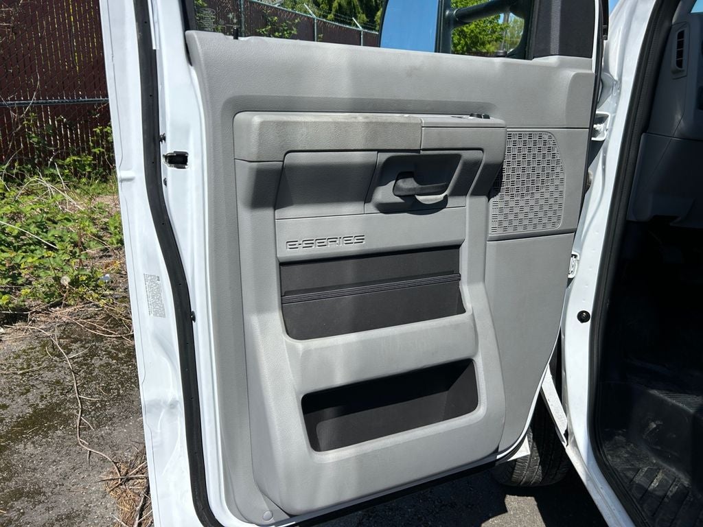 2025 Ford E-450SD Base