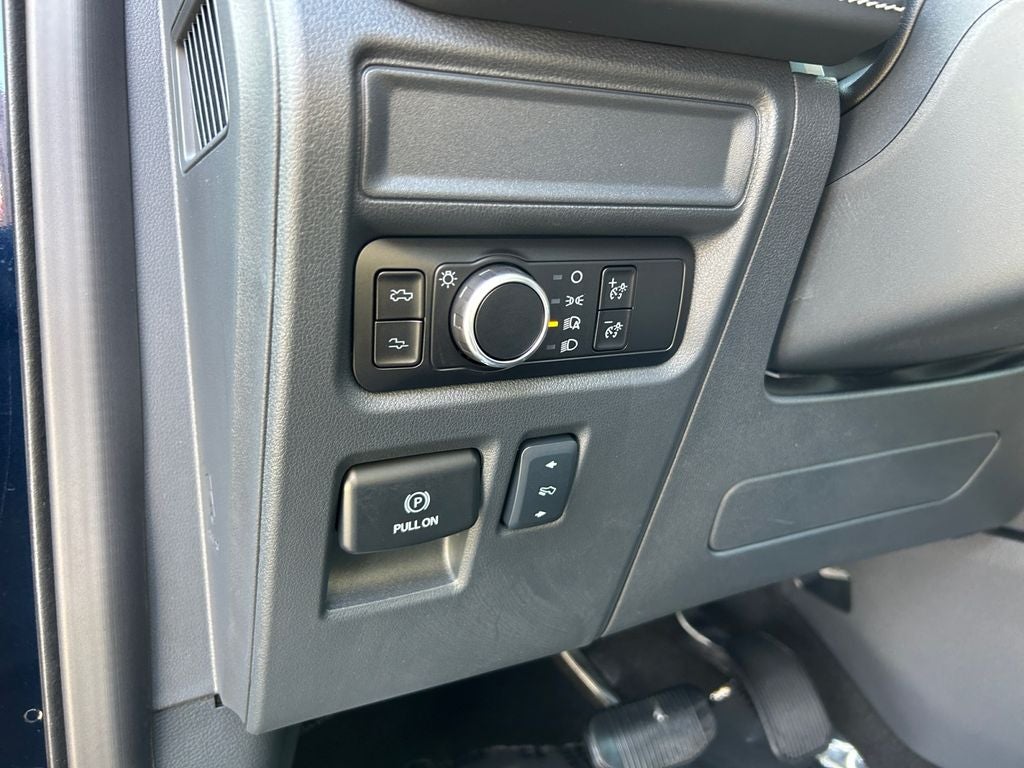 2025 Ford F-150 Lightning Platinum