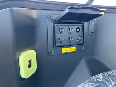 2025 Ford F-150 Lightning Platinum