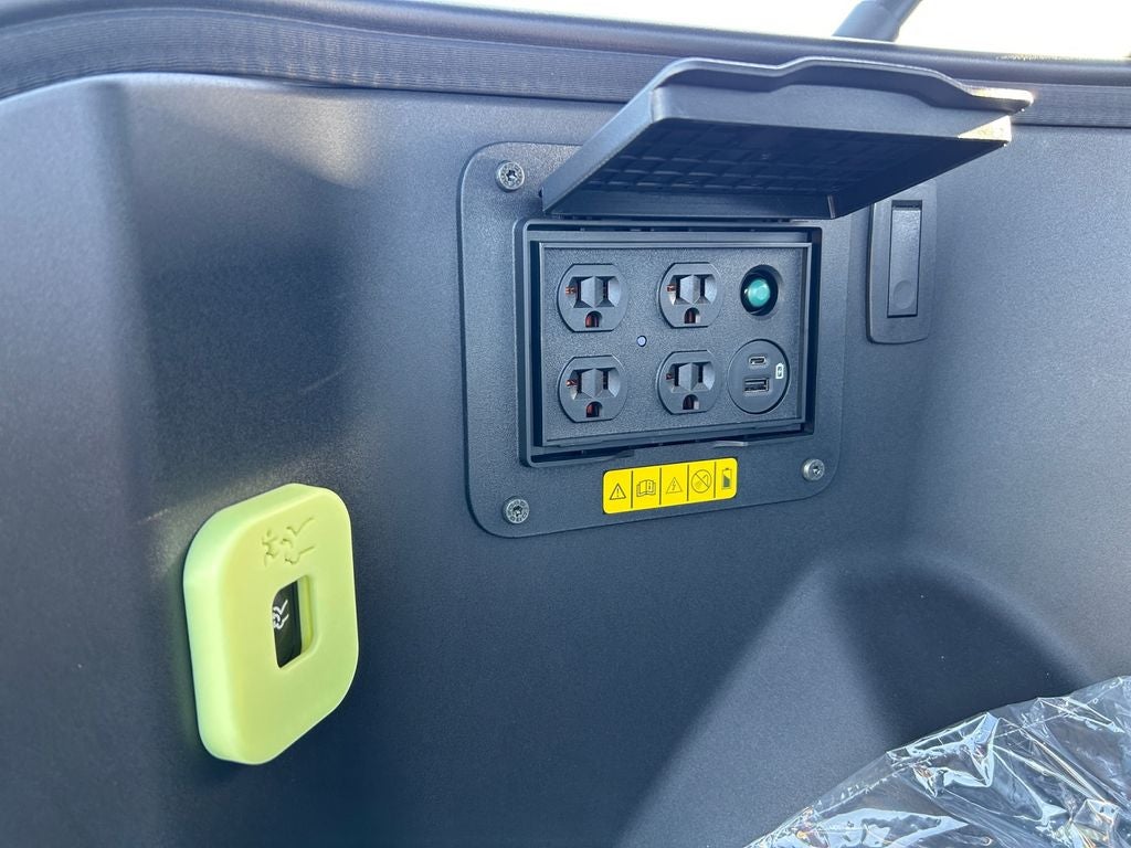 2025 Ford F-150 Lightning Platinum