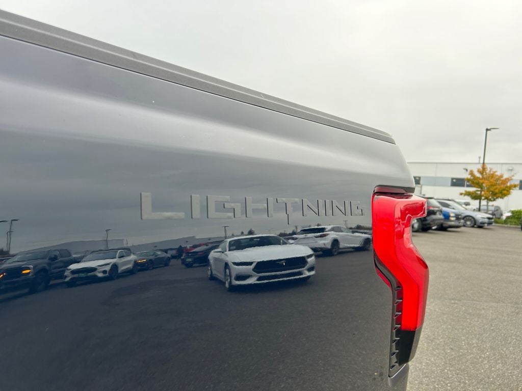 2025 Ford F-150 Lightning Platinum