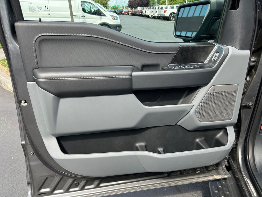 2025 Ford F-150 Lightning Flash