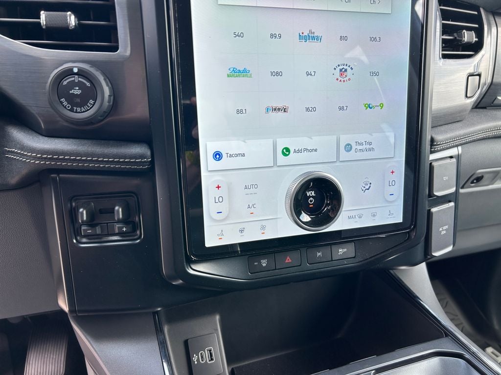 2025 Ford F-150 Lightning Flash