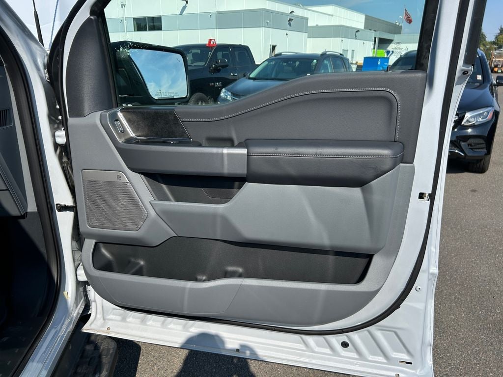 2025 Ford F-150 Lightning Flash